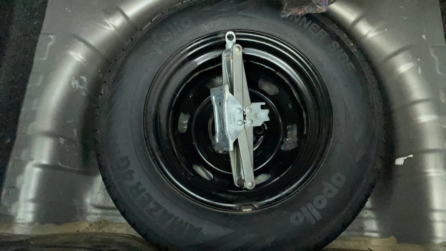 Used 2016 Datsun Redi-GO T (O) Petrol Manual tyres SPARE TYRE VIEW