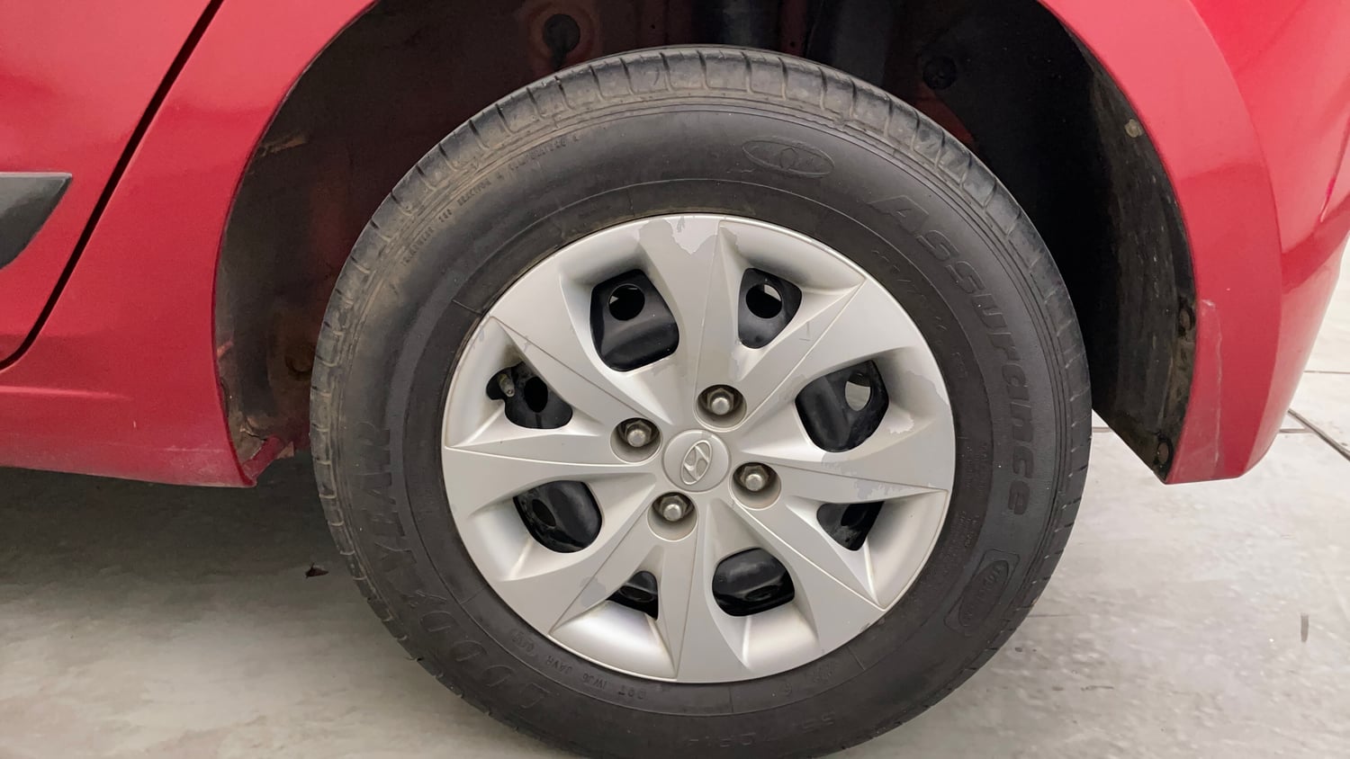 Used 2016 Hyundai Elite i20 Sportz 1.2 Petrol Manual tyres LEFT REAR TYRE RIM VIEW