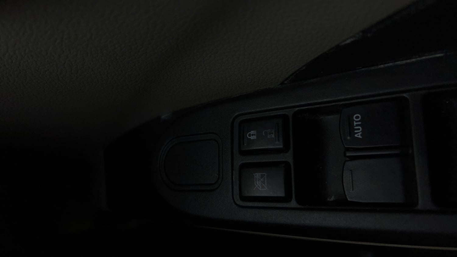 Used 2015 Maruti Suzuki Celerio VXi AMT Petrol Automatic top_features Central locking