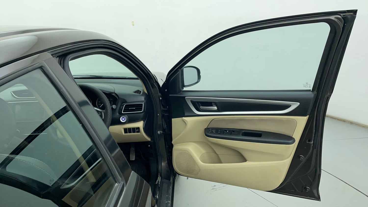 Used 2023 Honda Amaze VX MT 1.2 Petrol Petrol Manual interior RIGHT FRONT DOOR OPEN VIEW