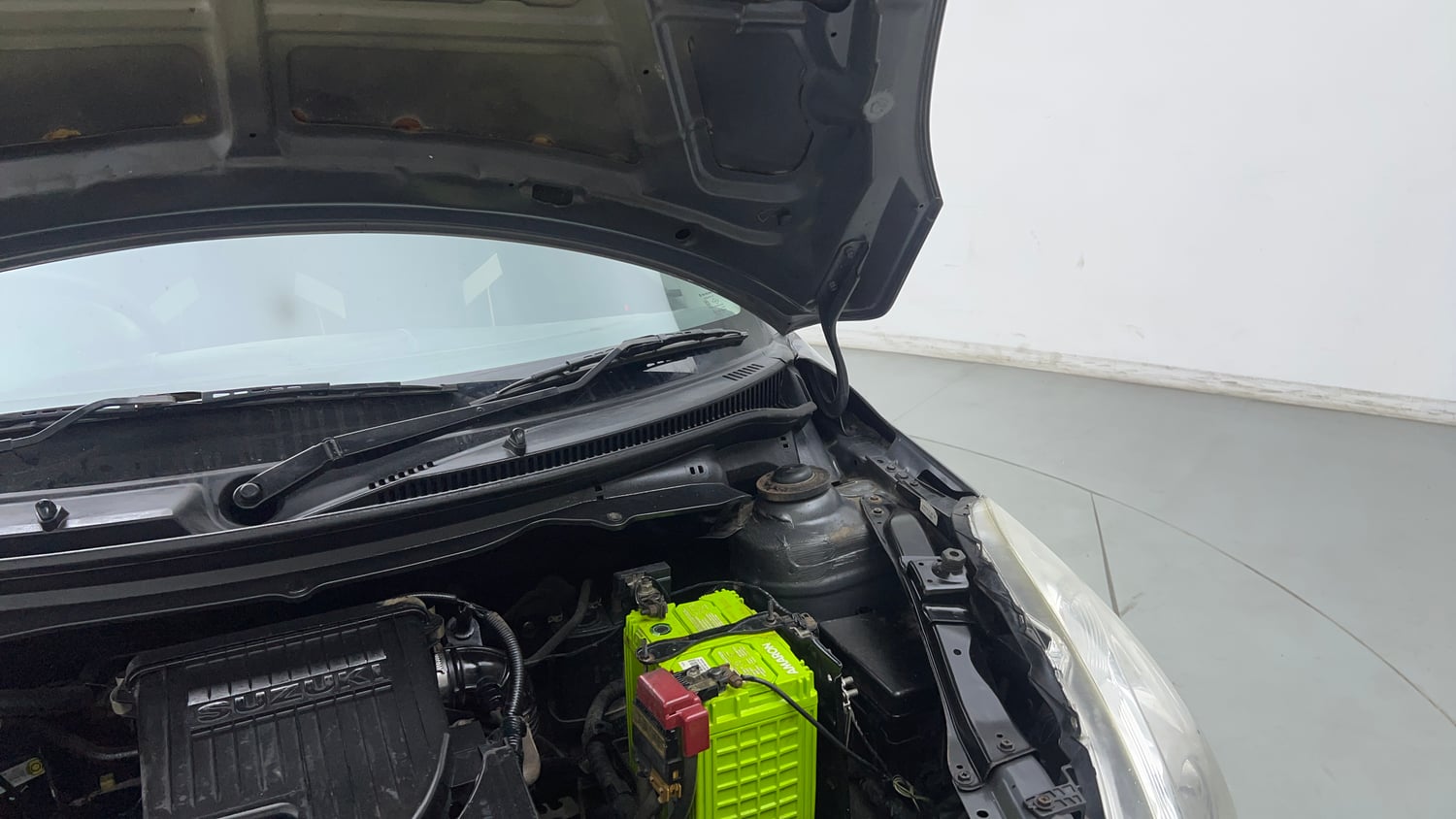 Used 2014 Maruti Suzuki Swift LXi Petrol Manual engine ENGINE LEFT SIDE HINGE & APRON VIEW
