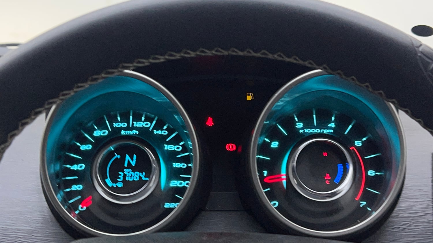 Used 2021 Mahindra XUV500 W7 Diesel Manual interior CLUSTERMETER VIEW