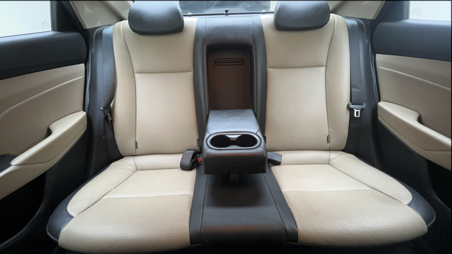 Used 2018 Hyundai Verna SX (O) 1.6 VTVT AT Petrol Automatic interior REAR SEAT CONDITION VIEW