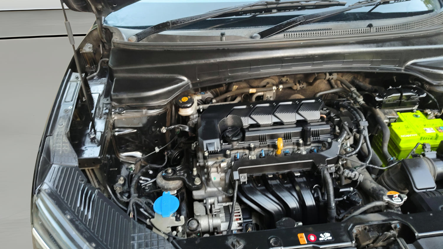 Used 2022 Hyundai Creta SX 1.5 Petrol Petrol Manual engine ENGINE RIGHT SIDE HINGE & APRON VIEW