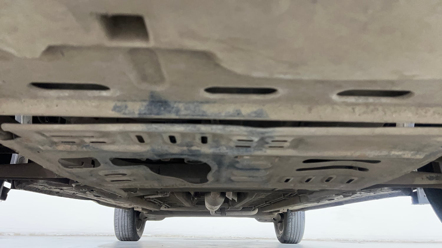 Used 2021 Renault Kiger RXZ AMT Petrol Automatic extra FRONT LEFT UNDERBODY VIEW
