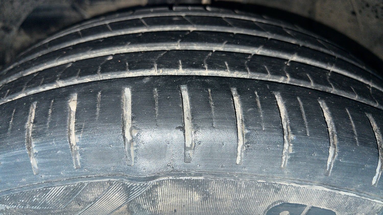 Used 2022 Maruti Suzuki Baleno Alpha AGS Petrol Automatic tyres LEFT FRONT TYRE TREAD VIEW