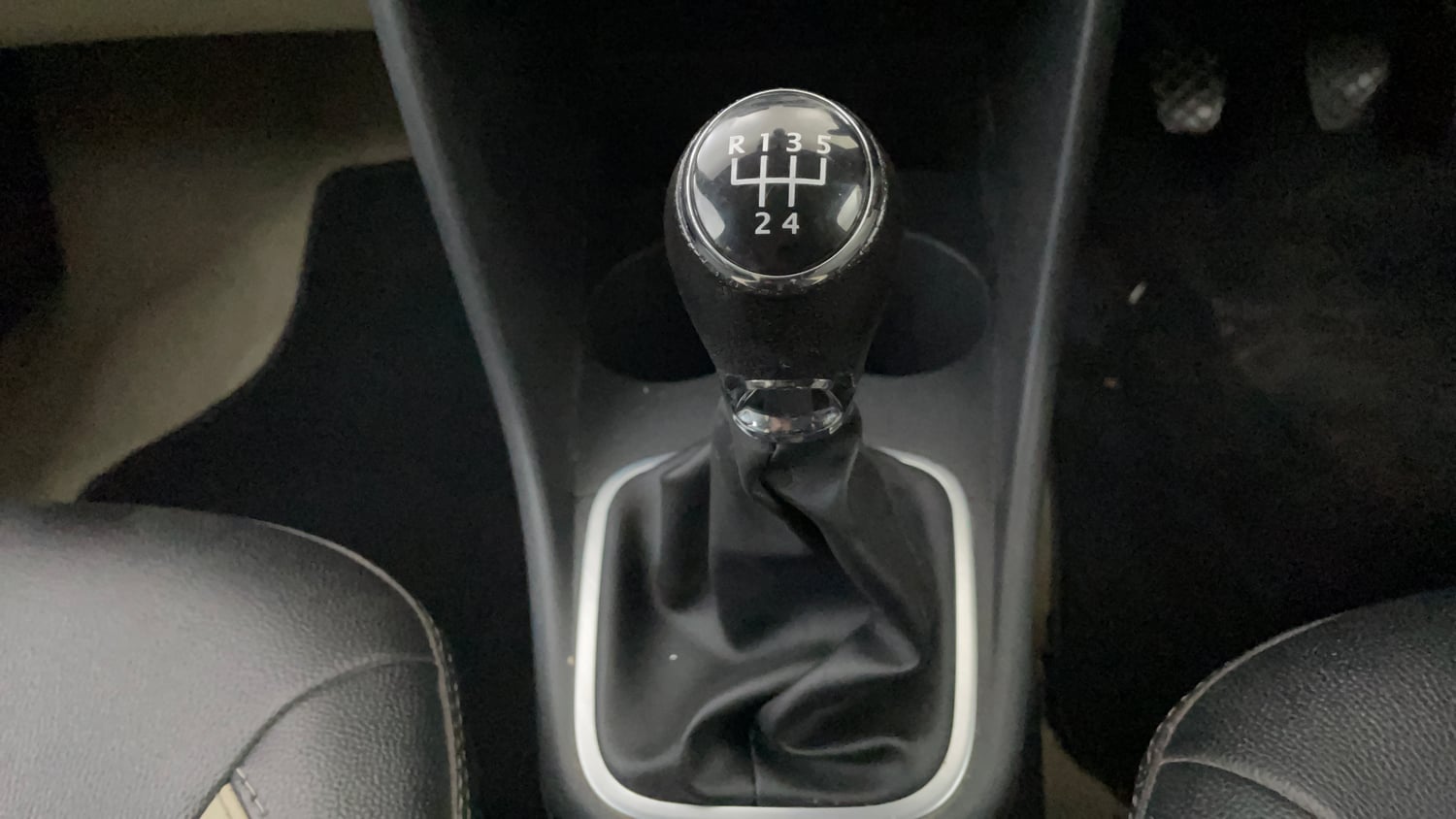 Used 2016 Volkswagen Polo Highline1.2L (P) Petrol Manual interior GEAR  KNOB VIEW