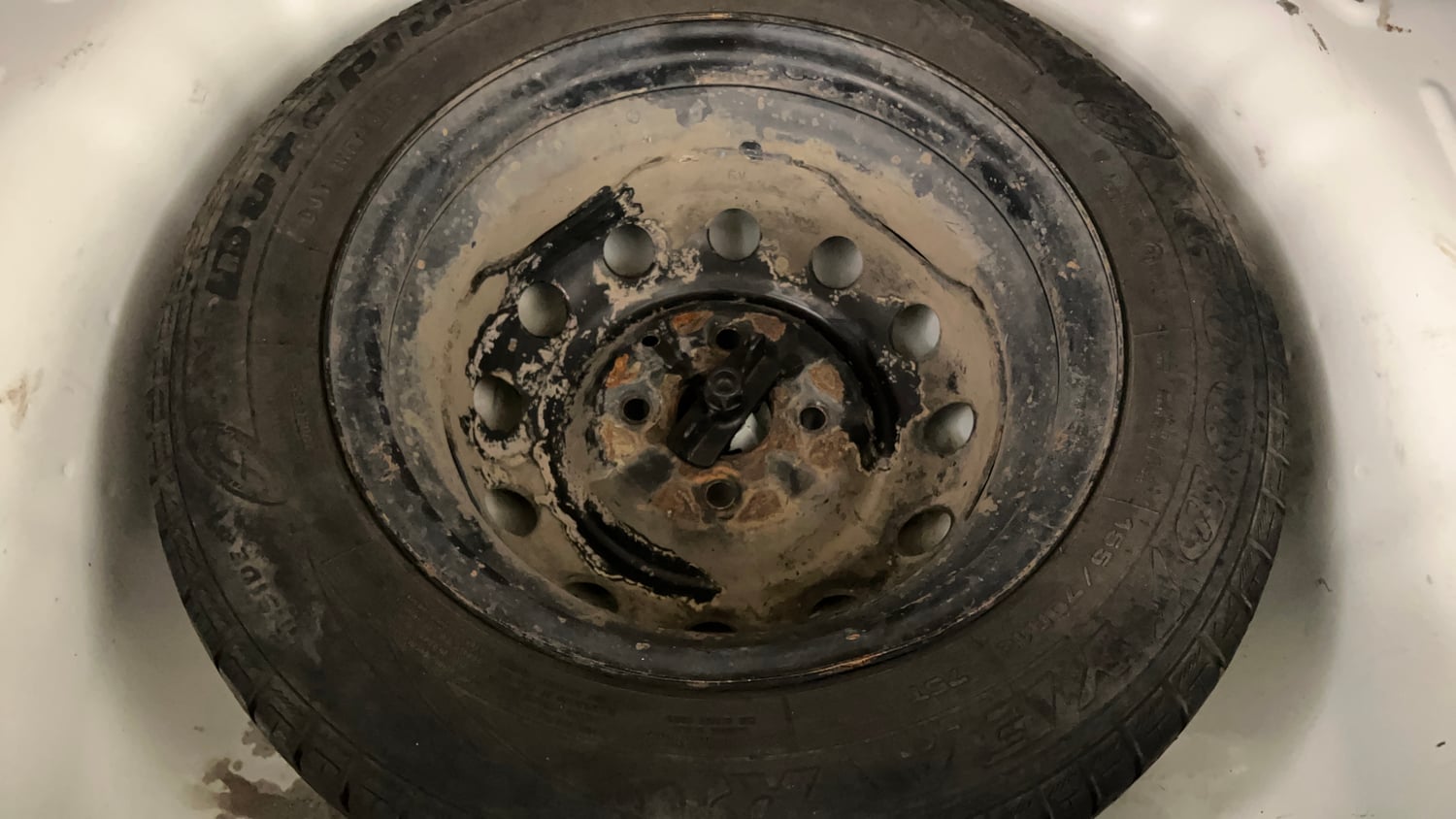 Used 2017 Hyundai Eon Magna + Petrol Manual tyres SPARE TYRE VIEW
