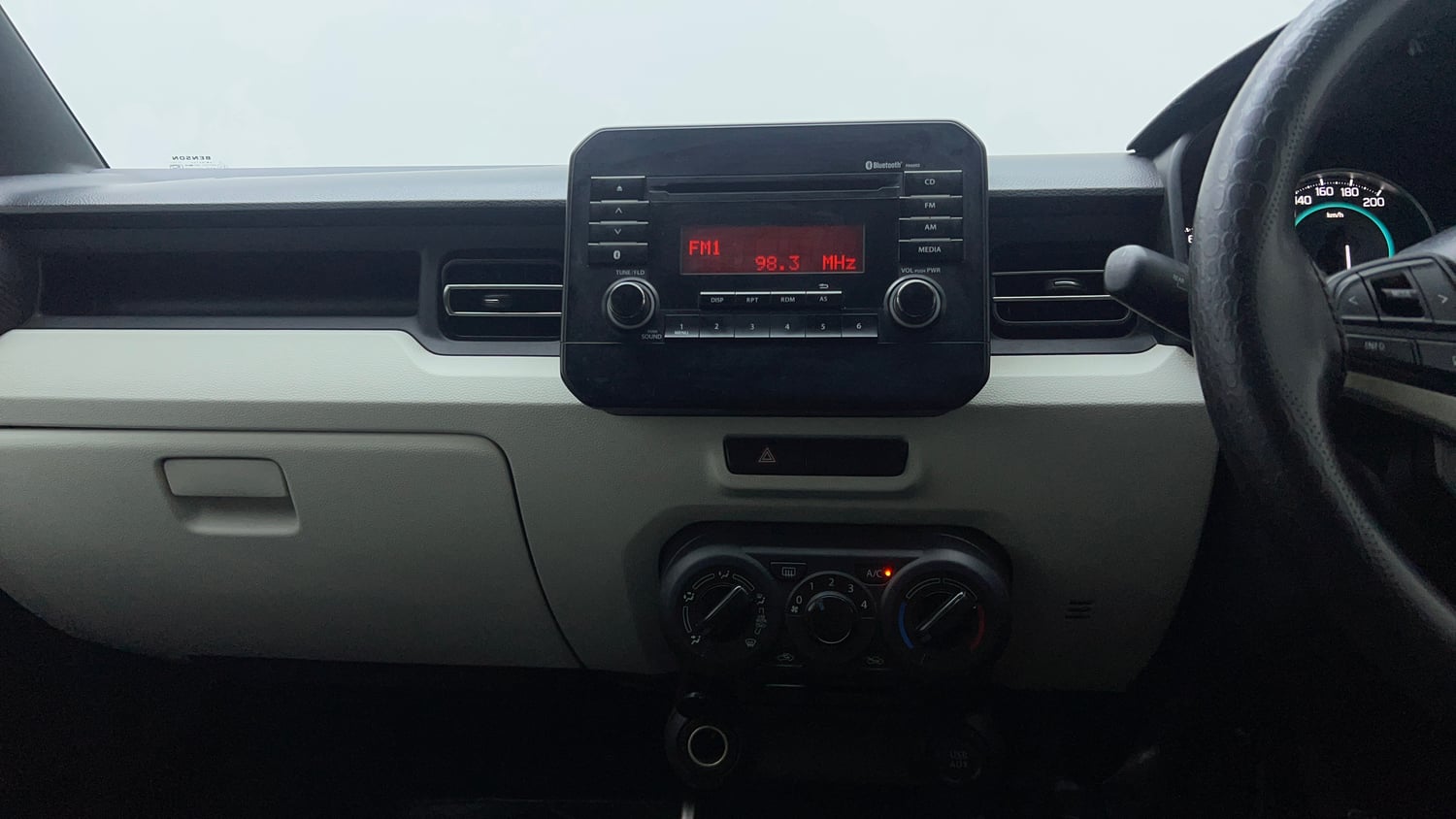 Used 2019 Maruti Suzuki Ignis Zeta 1.2 MT Petrol Manual interior MUSIC SYSTEM & AC CONTROL VIEW
