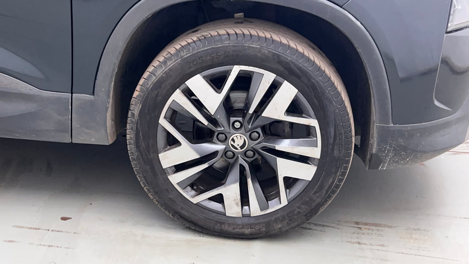 Used 2026 Skoda Kylaq Prestige Petrol Manual tyres RIGHT FRONT TYRE RIM VIEW