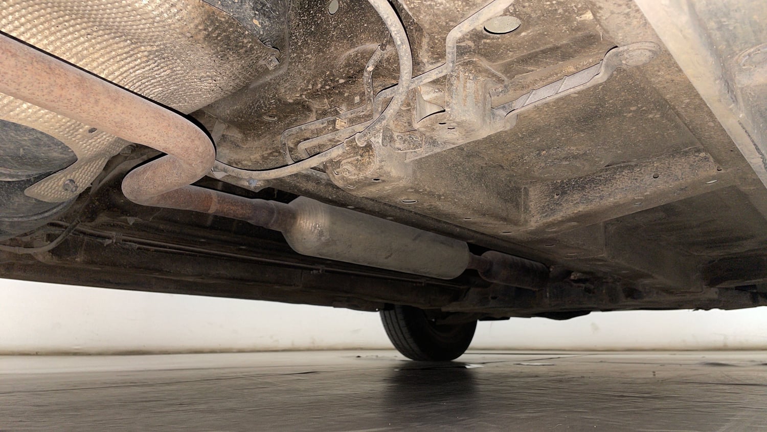 Used 2014 Maruti Suzuki Swift VXi Petrol Manual extra REAR RIGHT UNDERBODY VIEW
