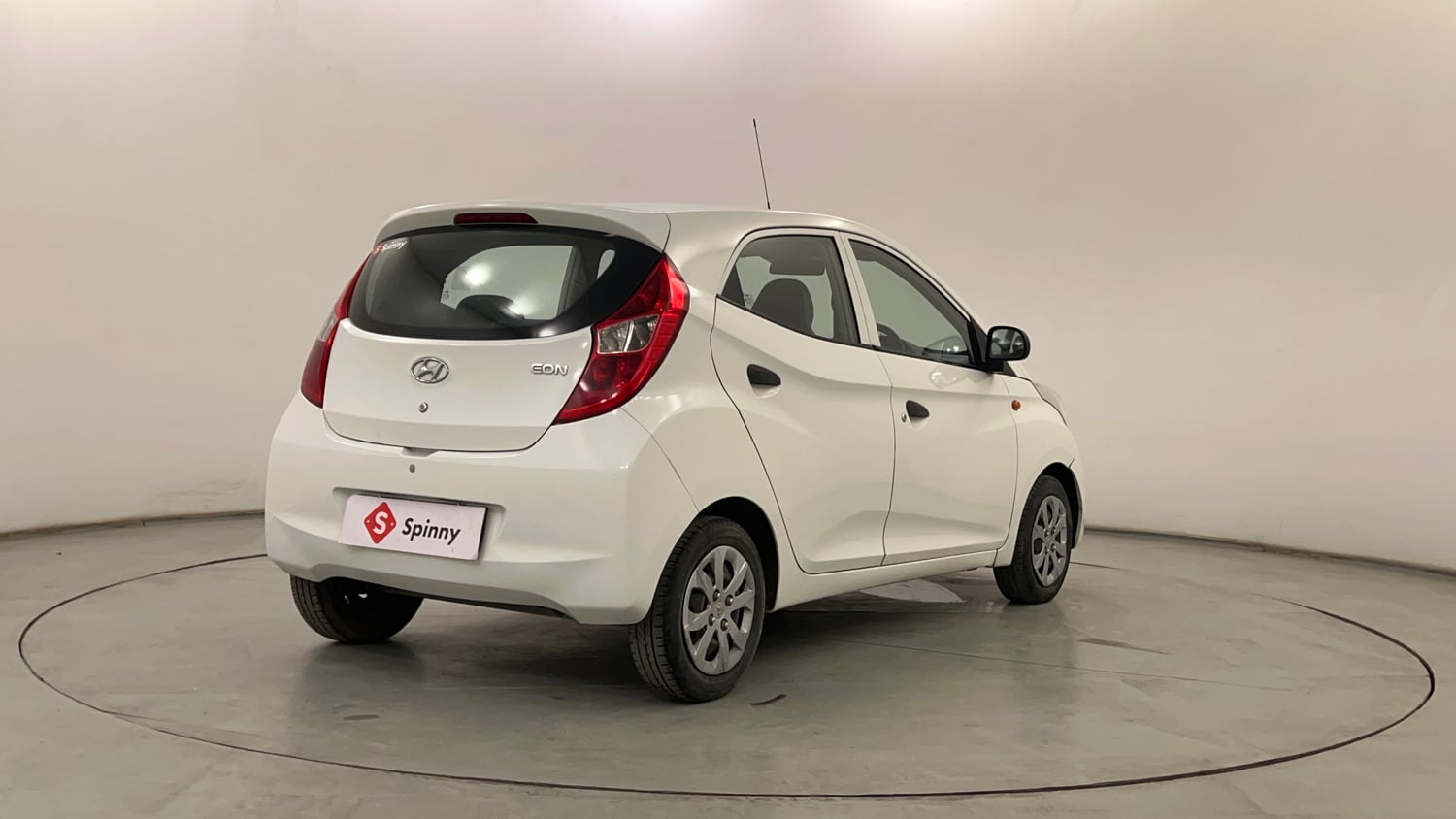 Used 2017 Hyundai Eon Magna + Petrol Manual exterior RIGHT REAR CORNER VIEW