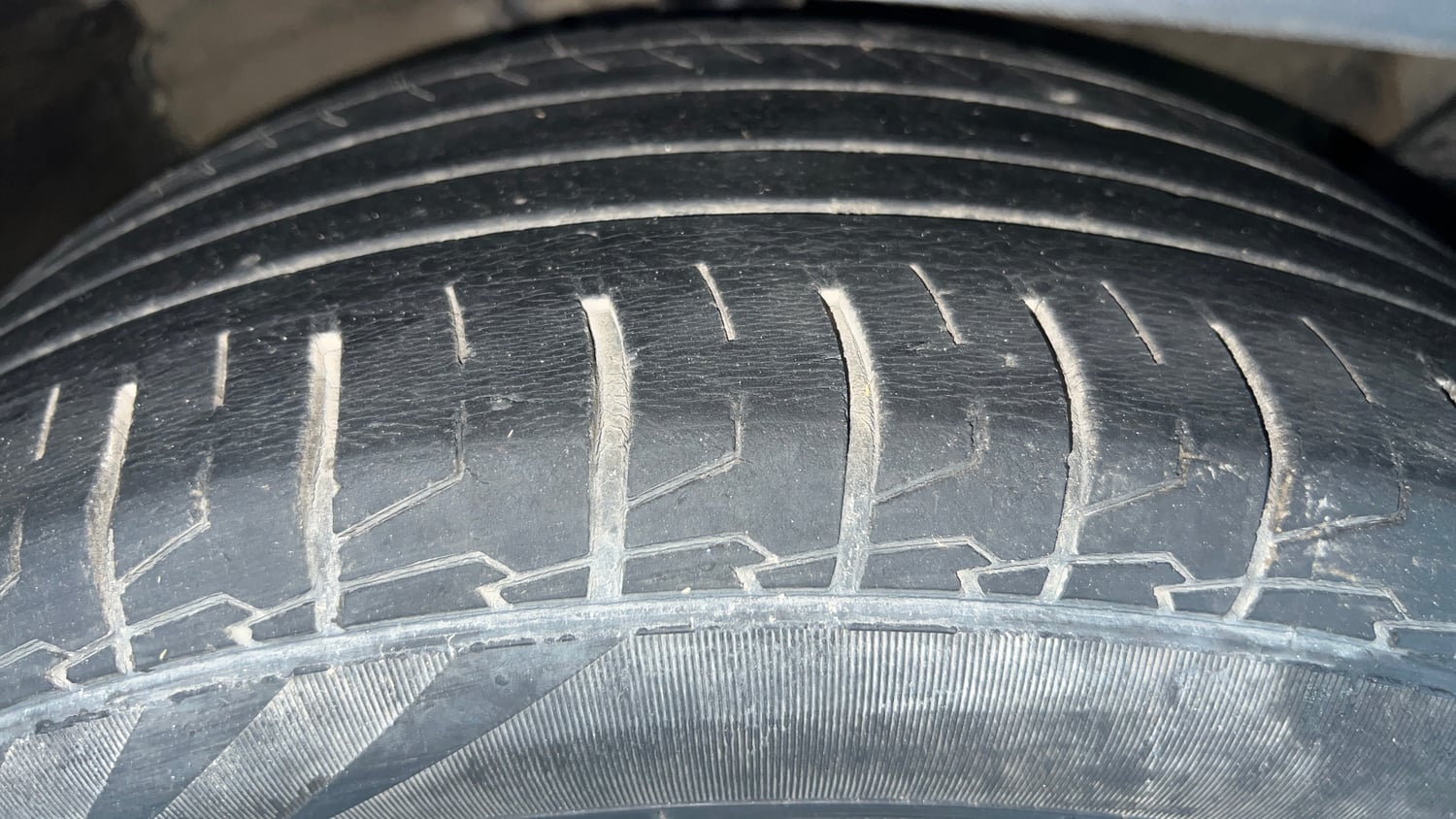 Used 2021 Kia Seltos Anniversary Edition 1.5 Petrol Manual tyres RIGHT FRONT TYRE TREAD VIEW