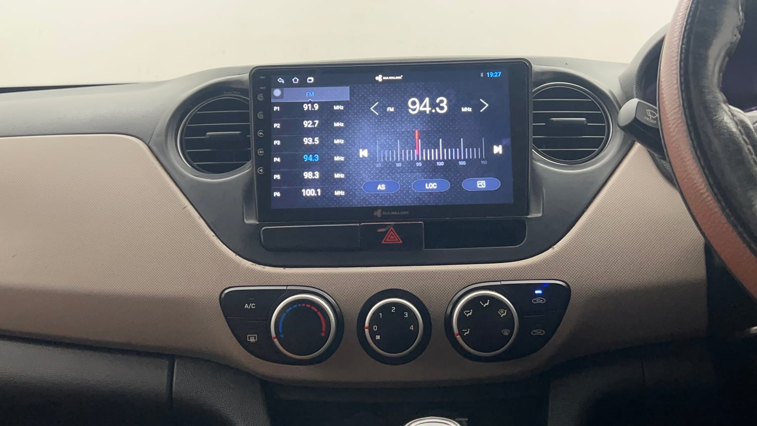 Used 2018 Hyundai Grand i10 Sportz 1.2 Kappa VTVT Petrol Manual top_features Integrated (in-dash) music system