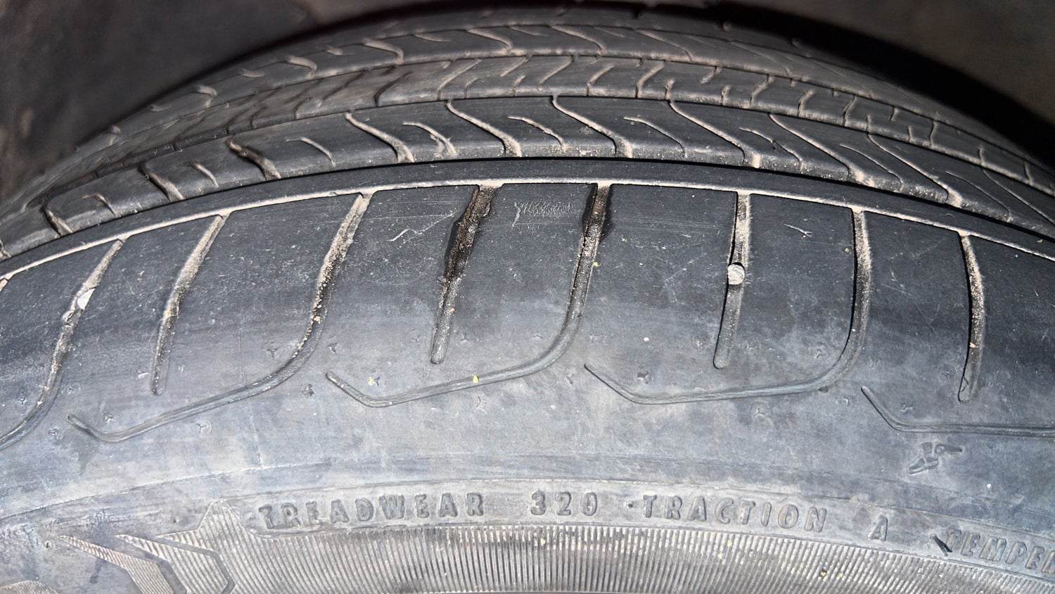 Used 2023 Hyundai Verna SX (O) 1.5 Turbo Petrol DCT Petrol Automatic tyres LEFT FRONT TYRE TREAD VIEW