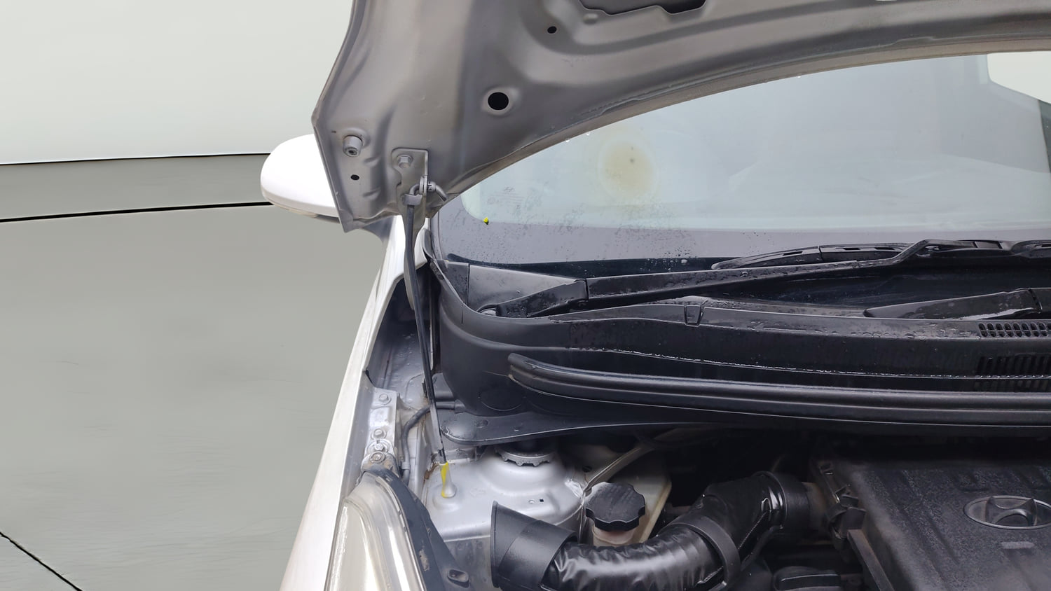 Used 2020 Hyundai Grand i10 Sportz 1.2 Kappa VTVT Petrol Manual engine ENGINE RIGHT SIDE HINGE & APRON VIEW