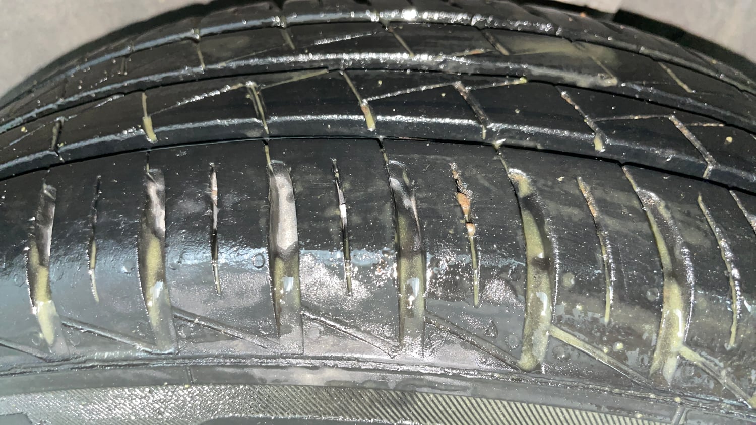 Used 2023 Renault Kwid RXT 1.0 Petrol Manual tyres LEFT REAR TYRE TREAD VIEW