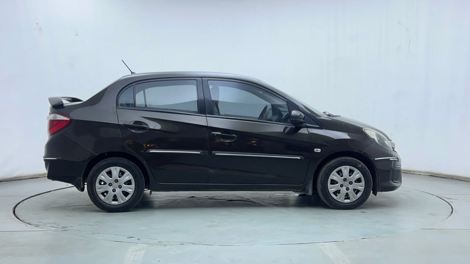 Used 2017 Honda Amaze 1.2 S i-VTEC Petrol Manual exterior RIGHT SIDE VIEW