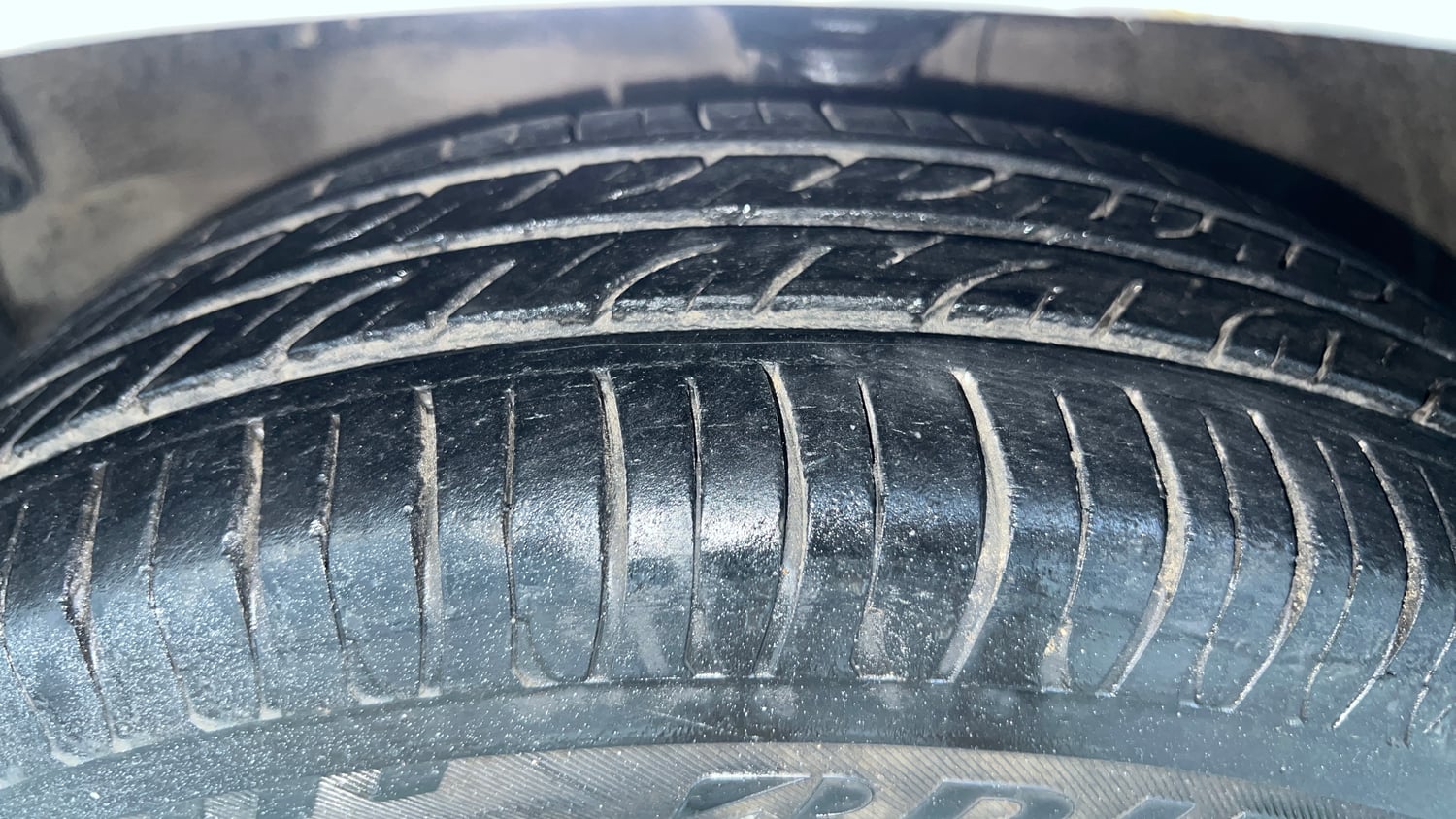 Used 2015 Maruti Suzuki Wagon R VXI Petrol Manual tyres LEFT FRONT TYRE TREAD VIEW
