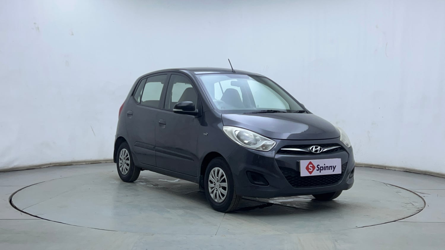 Used 2013 Hyundai i10 Magna 1.2 Kappa2 Petrol Manual exterior RIGHT FRONT CORNER VIEW