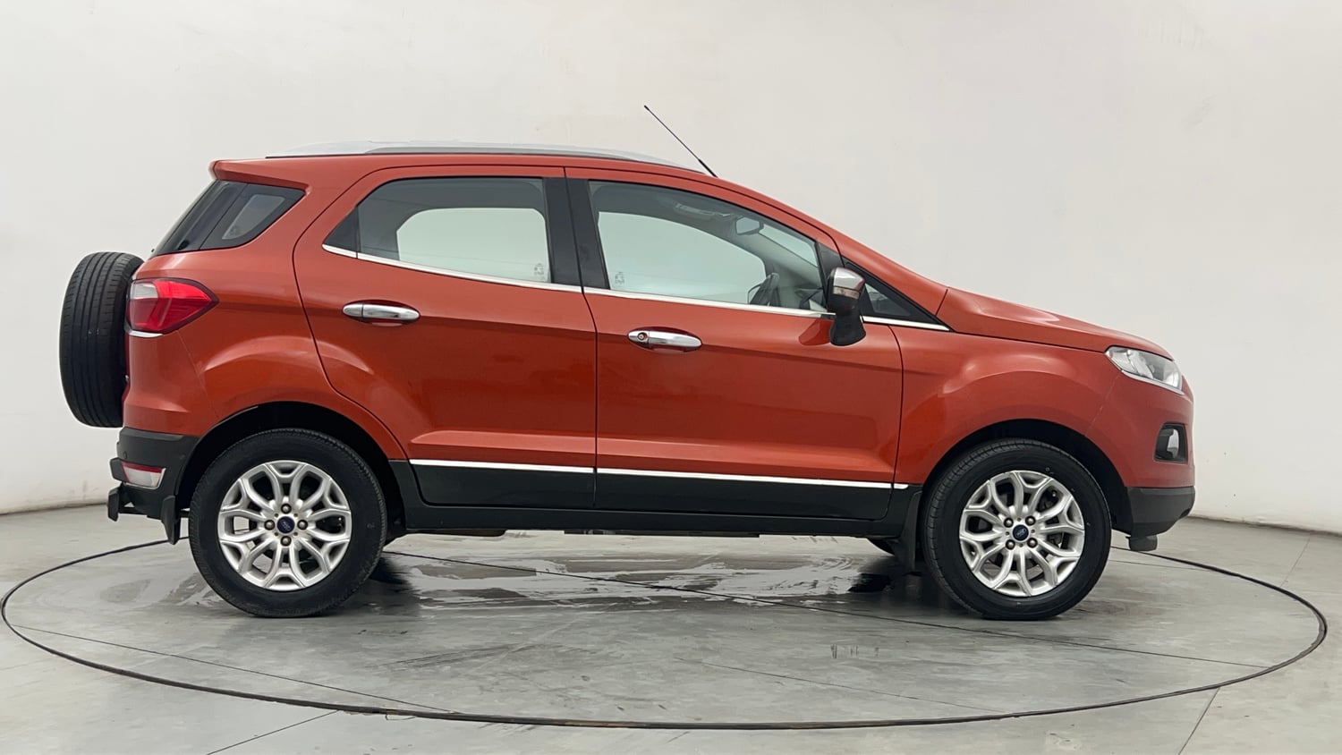 Used 2015 Ford EcoSport Titanium 1.5 Ti-VCT AT Petrol Automatic exterior RIGHT SIDE VIEW