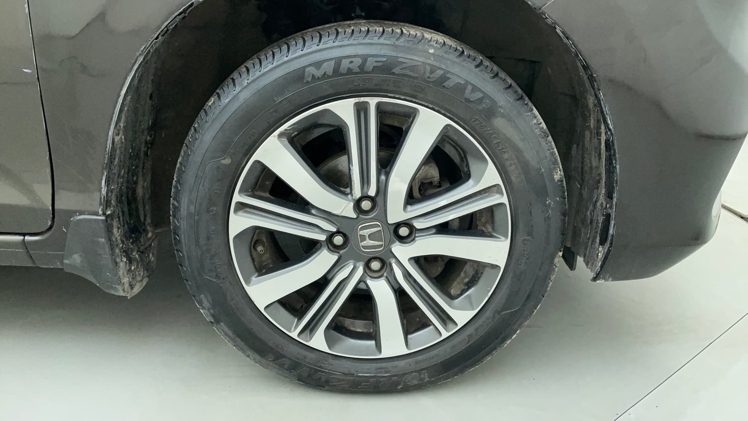 Used 2023 Honda Amaze VX MT 1.2 Petrol Petrol Manual tyres RIGHT FRONT TYRE RIM VIEW