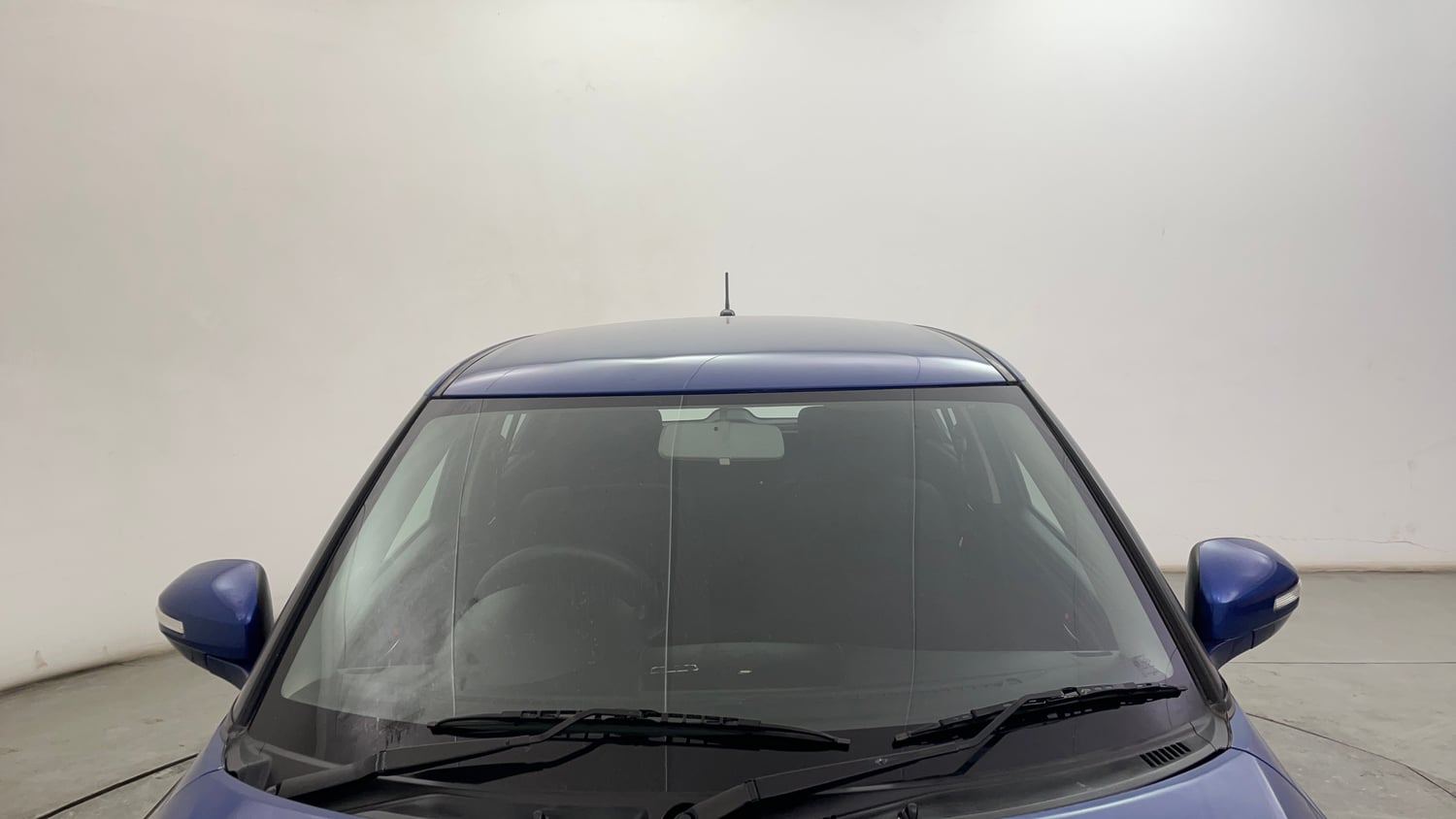 Used 2014 Maruti Suzuki Swift VXi Petrol Manual exterior FRONT WINDSHIELD VIEW