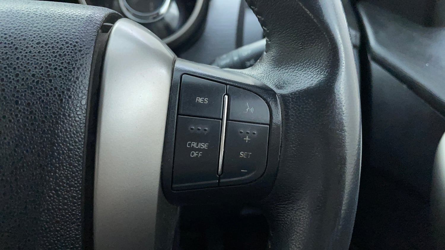 Used 2018 Mahindra XUV500 W9 AT Diesel Automatic top_features Cruise control