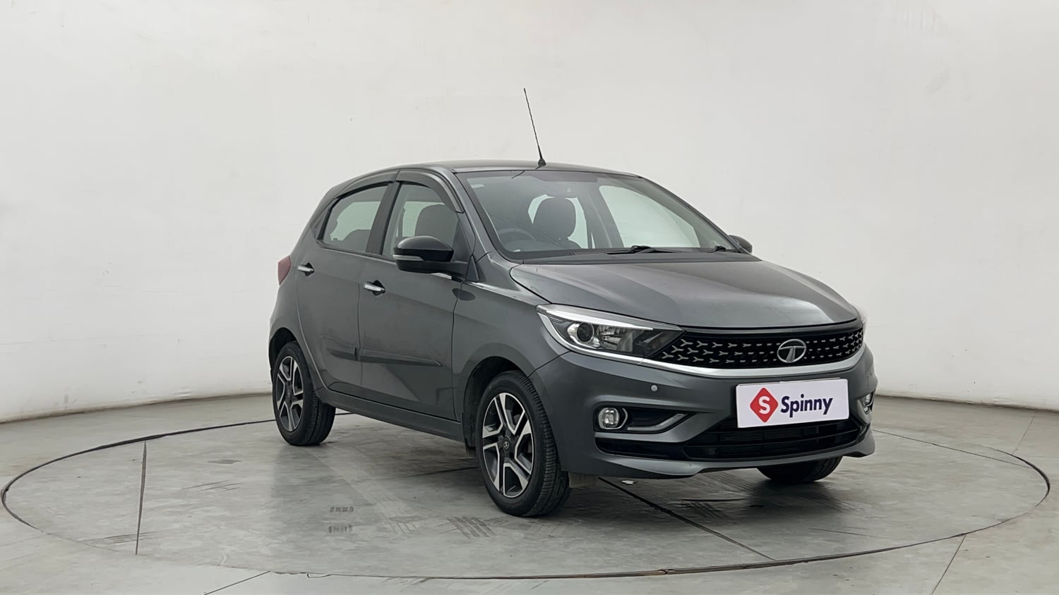 Used 2022 Tata Tiago XZA Plus Petrol Automatic exterior RIGHT FRONT CORNER VIEW