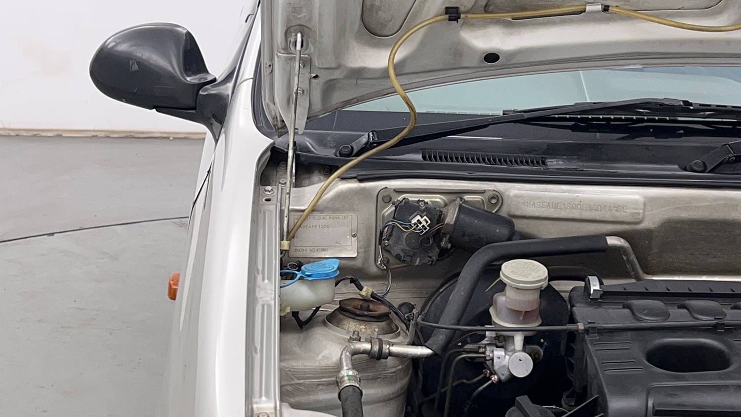 Used 2014 Maruti Suzuki Alto K10 VXi Petrol Manual engine ENGINE RIGHT SIDE HINGE & APRON VIEW