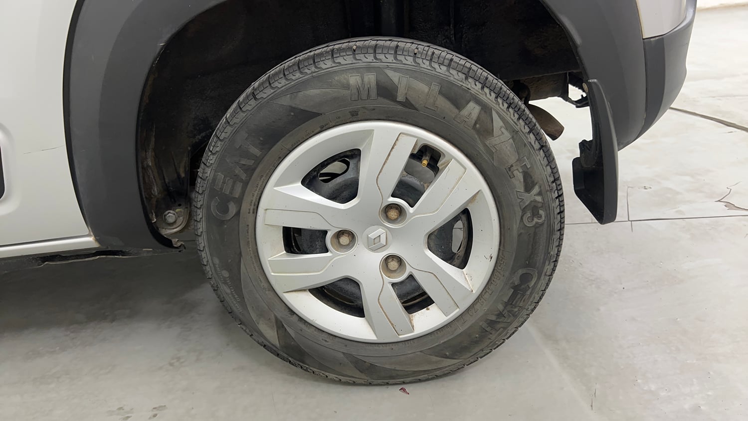 Used 2018 Renault Kwid RXT Petrol Manual tyres LEFT REAR TYRE RIM VIEW
