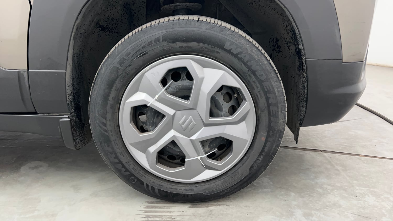 Used 2024 Maruti Suzuki Brezza LXi S-CNG Cng Manual tyres RIGHT FRONT TYRE RIM VIEW