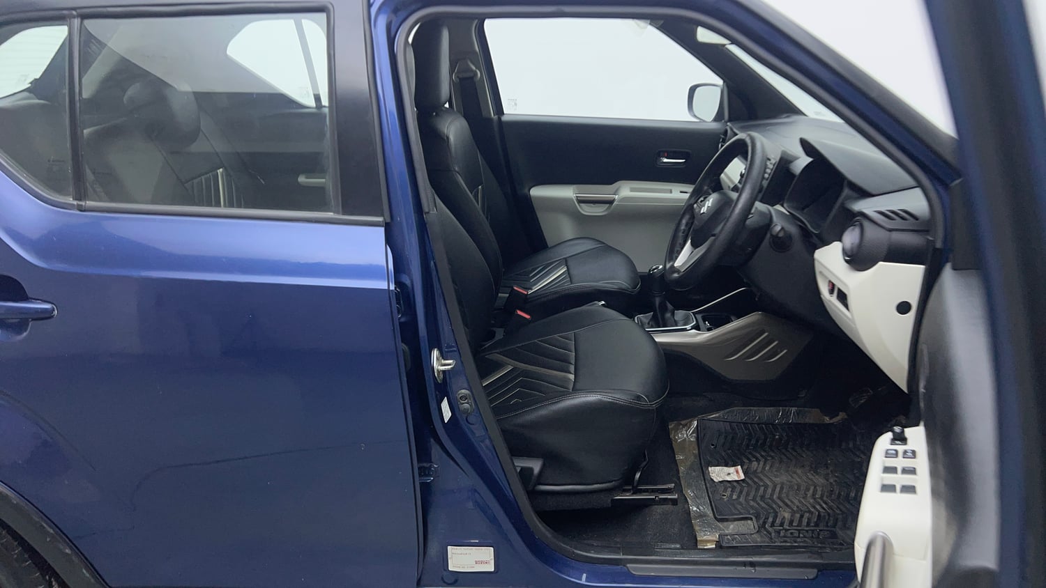 Used 2019 Maruti Suzuki Ignis Zeta 1.2 MT Petrol Manual interior RIGHT SIDE FRONT DOOR CABIN VIEW
