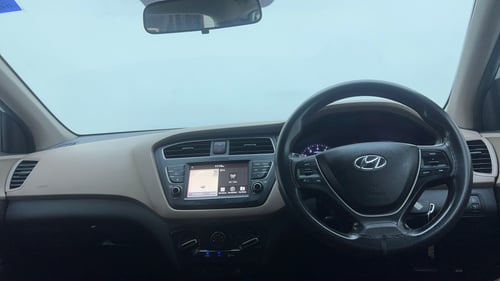 Used 2020 Hyundai Elite i20 Sportz Plus 1.2 Petrol Manual interior DASHBOARD VIEW