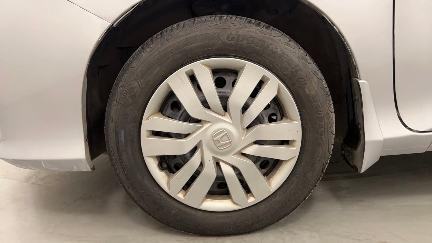 Used 2014 Honda City SV Petrol Manual tyres LEFT FRONT TYRE RIM VIEW