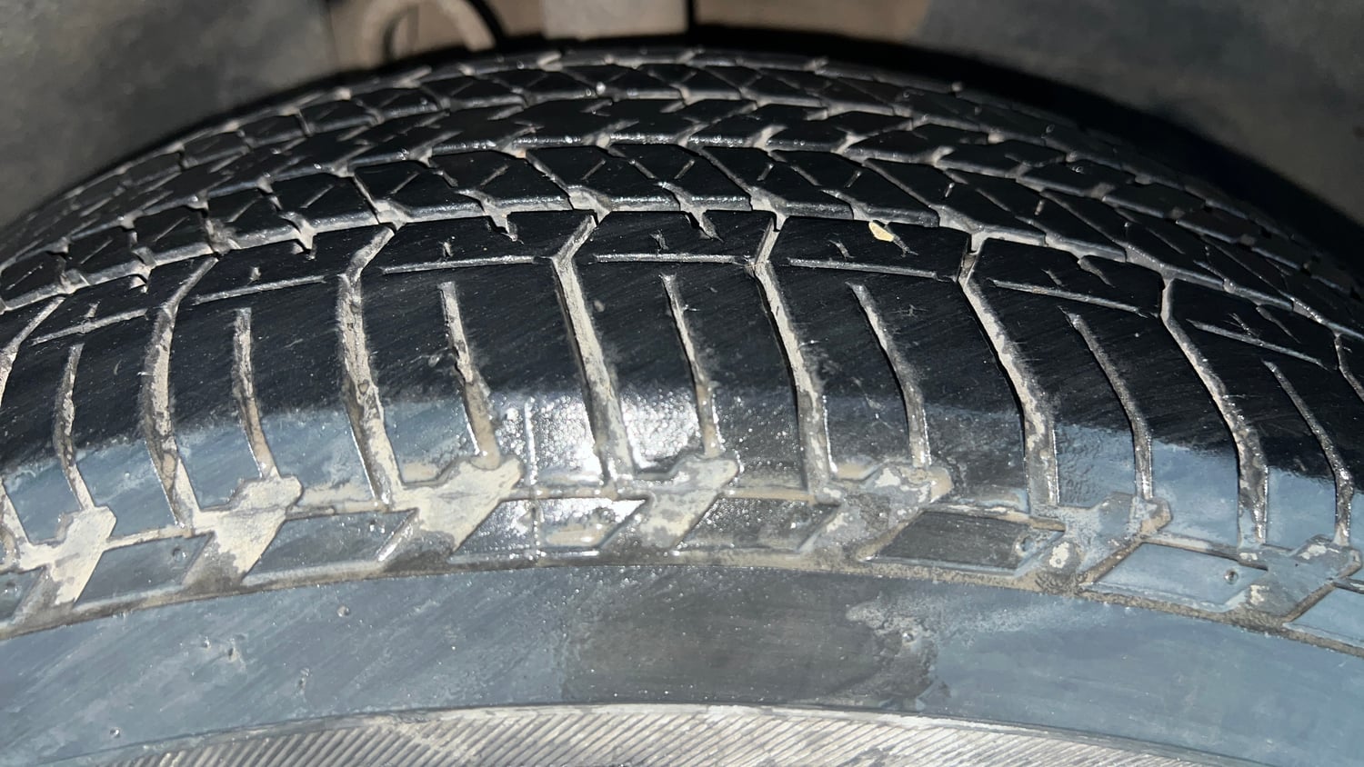 Used 2021 Mahindra XUV500 W7 Diesel Manual tyres RIGHT FRONT TYRE TREAD VIEW