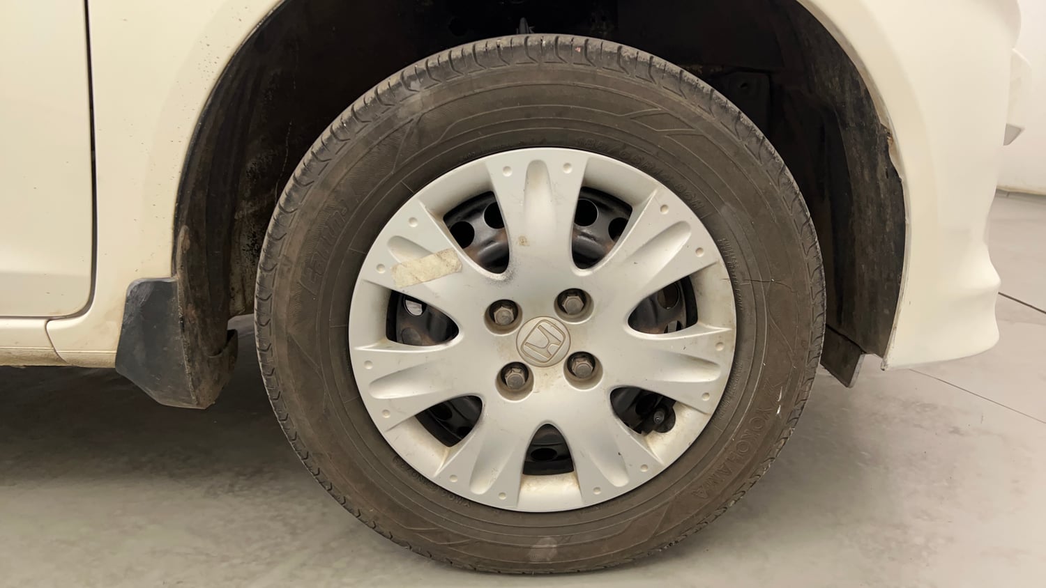 Used 2014 Honda Amaze 1.2 S i-VTEC Petrol Manual tyres RIGHT FRONT TYRE RIM VIEW