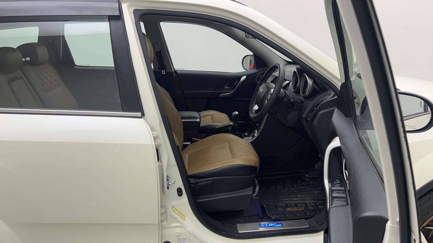 Used 2021 Mahindra XUV500 W7 Diesel Manual interior RIGHT SIDE FRONT DOOR CABIN VIEW
