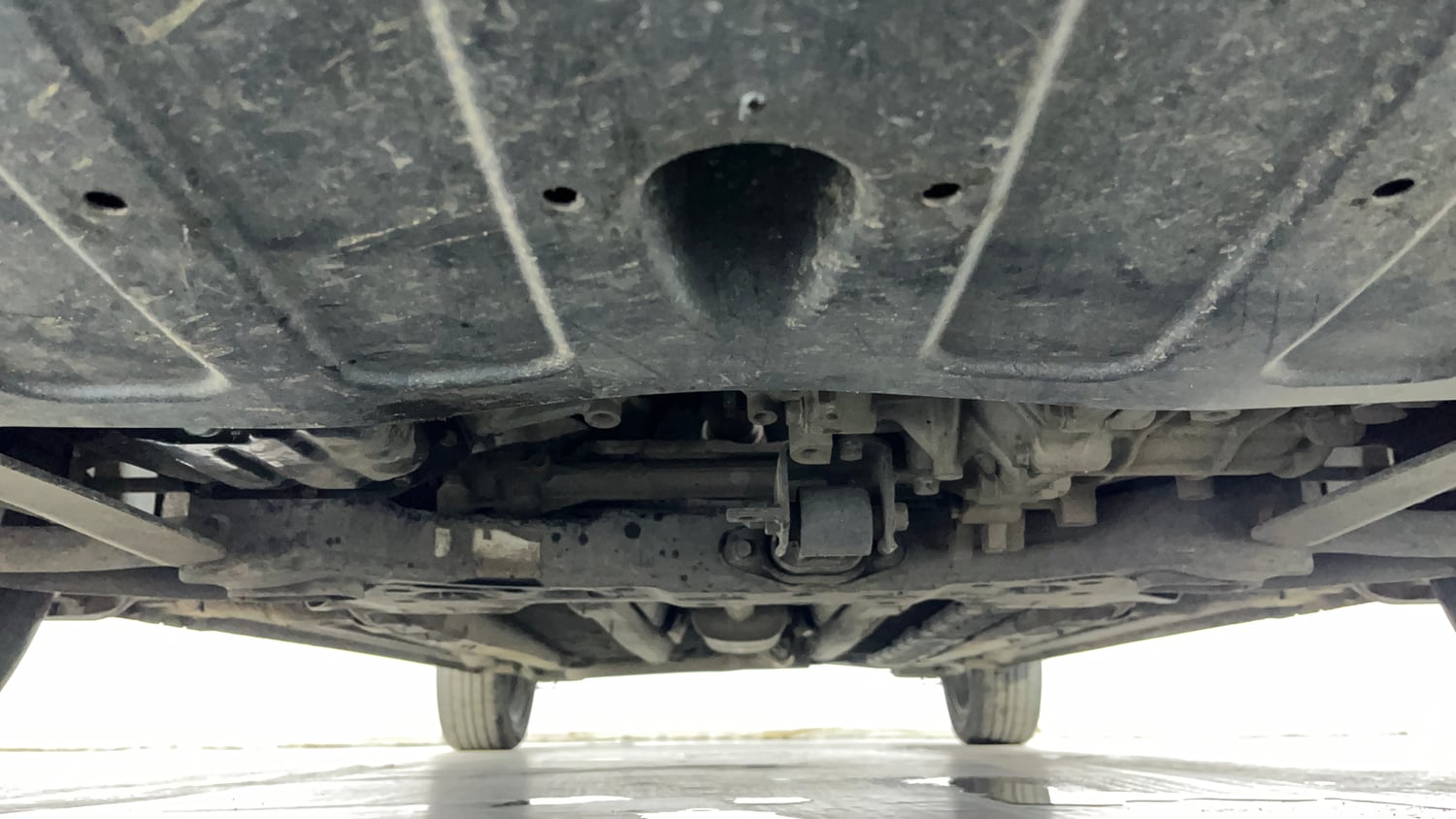 Used 2018 Hyundai Verna SX (O) 1.6 VTVT AT Petrol Automatic extra FRONT LEFT UNDERBODY VIEW