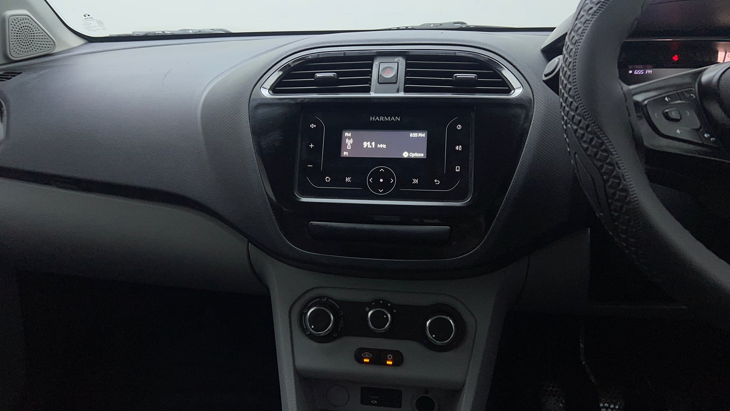 Used 2021 Tata Tiago XT Petrol Manual top_features Integrated (in-dash) music system