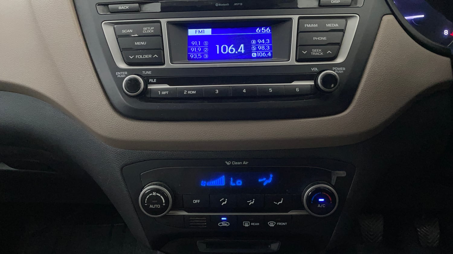 Used 2016 Hyundai Elite i20 Sportz 1.2 Petrol Manual interior MUSIC SYSTEM & AC CONTROL VIEW