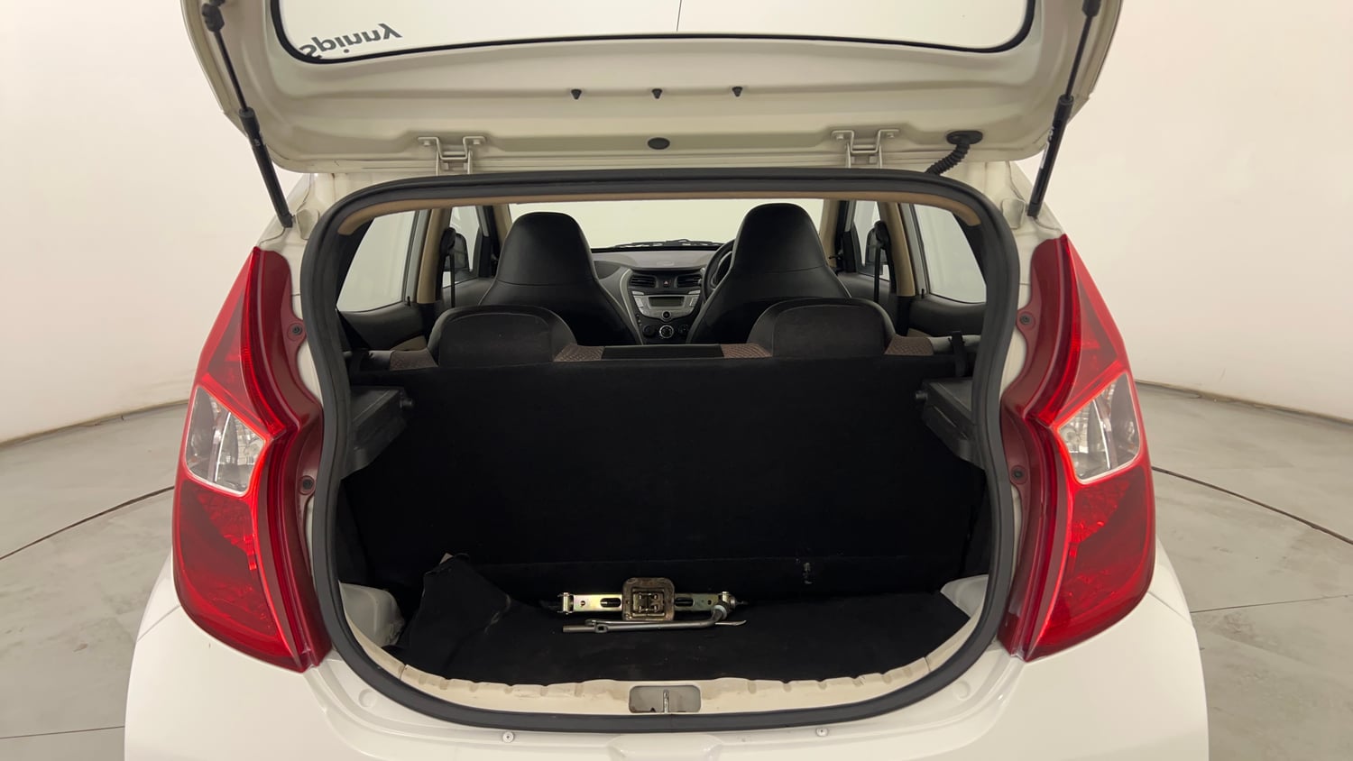 Used 2017 Hyundai Eon Magna + Petrol Manual interior DICKY INSIDE VIEW