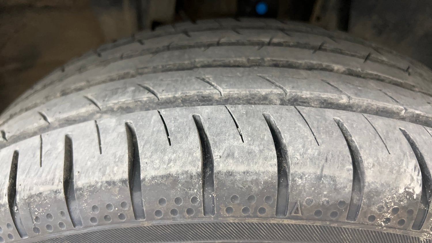 Used 2021 Renault Kiger RXZ AMT Petrol Automatic tyres RIGHT FRONT TYRE TREAD VIEW