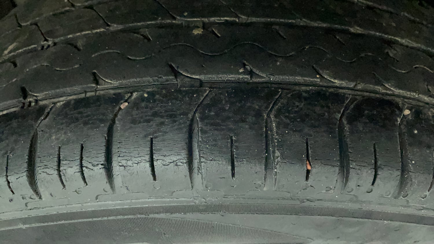 Used 2016 Ford EcoSport Trend 1.5L TDCi Diesel Manual tyres LEFT REAR TYRE TREAD VIEW