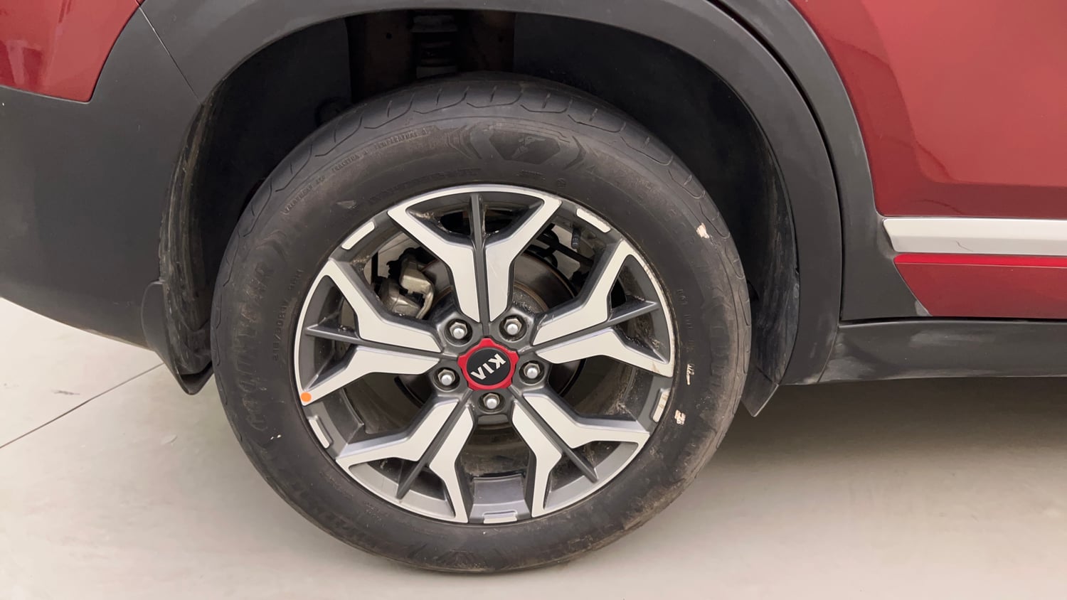 Used 2019 kia Seltos GTX Plus DCT 1.4 Petrol Automatic tyres RIGHT REAR TYRE RIM VIEW