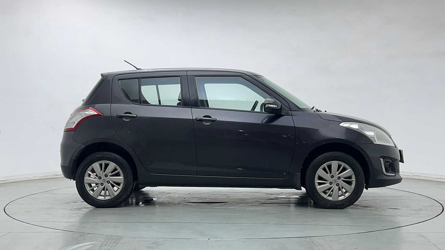 Used 2015 Maruti Suzuki Swift ZXi Petrol Manual exterior RIGHT SIDE VIEW
