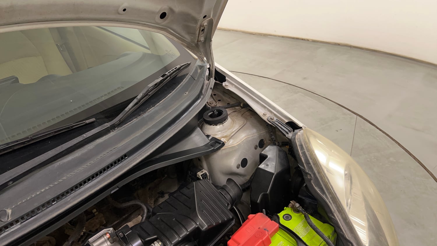 Used 2014 Honda Amaze 1.2 S i-VTEC Petrol Manual engine ENGINE LEFT SIDE HINGE & APRON VIEW