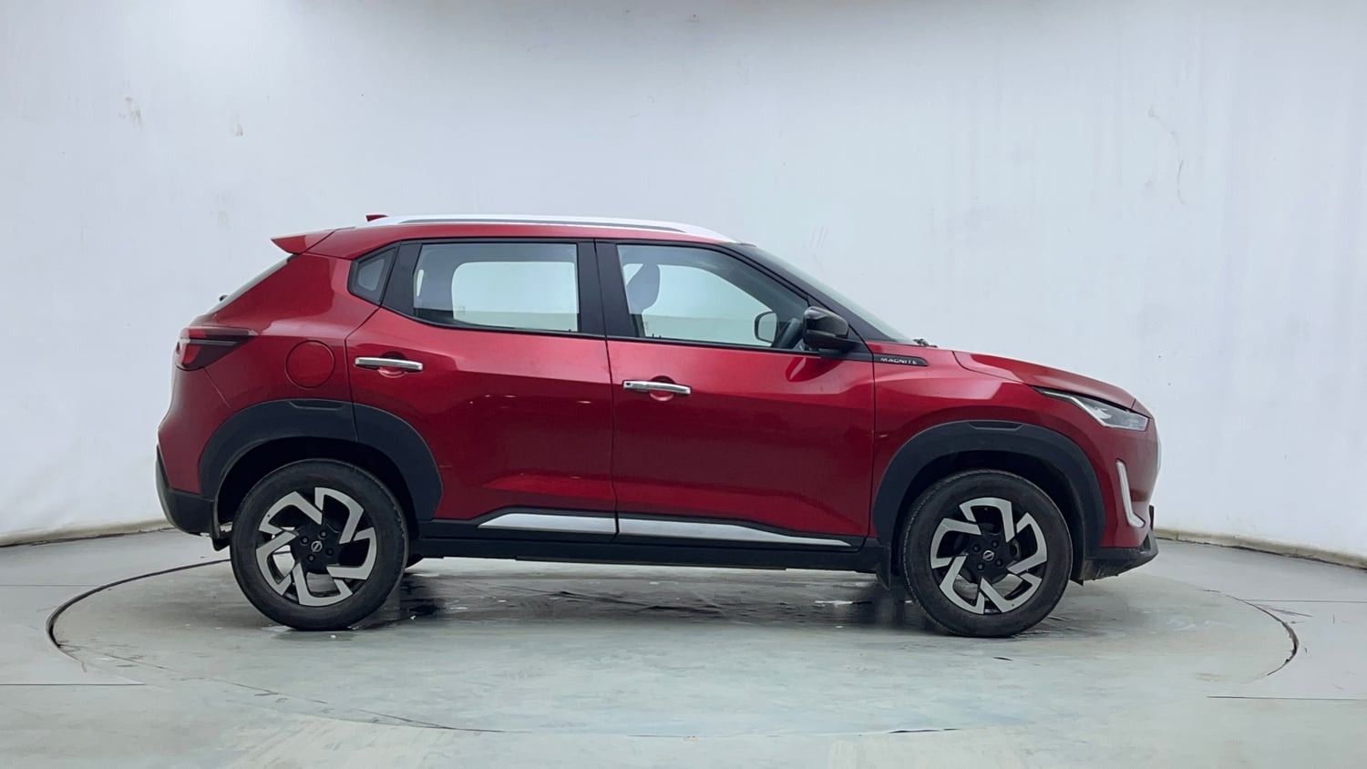 Used 2023 Nissan Magnite XV Turbo CVT Petrol Automatic exterior RIGHT SIDE VIEW