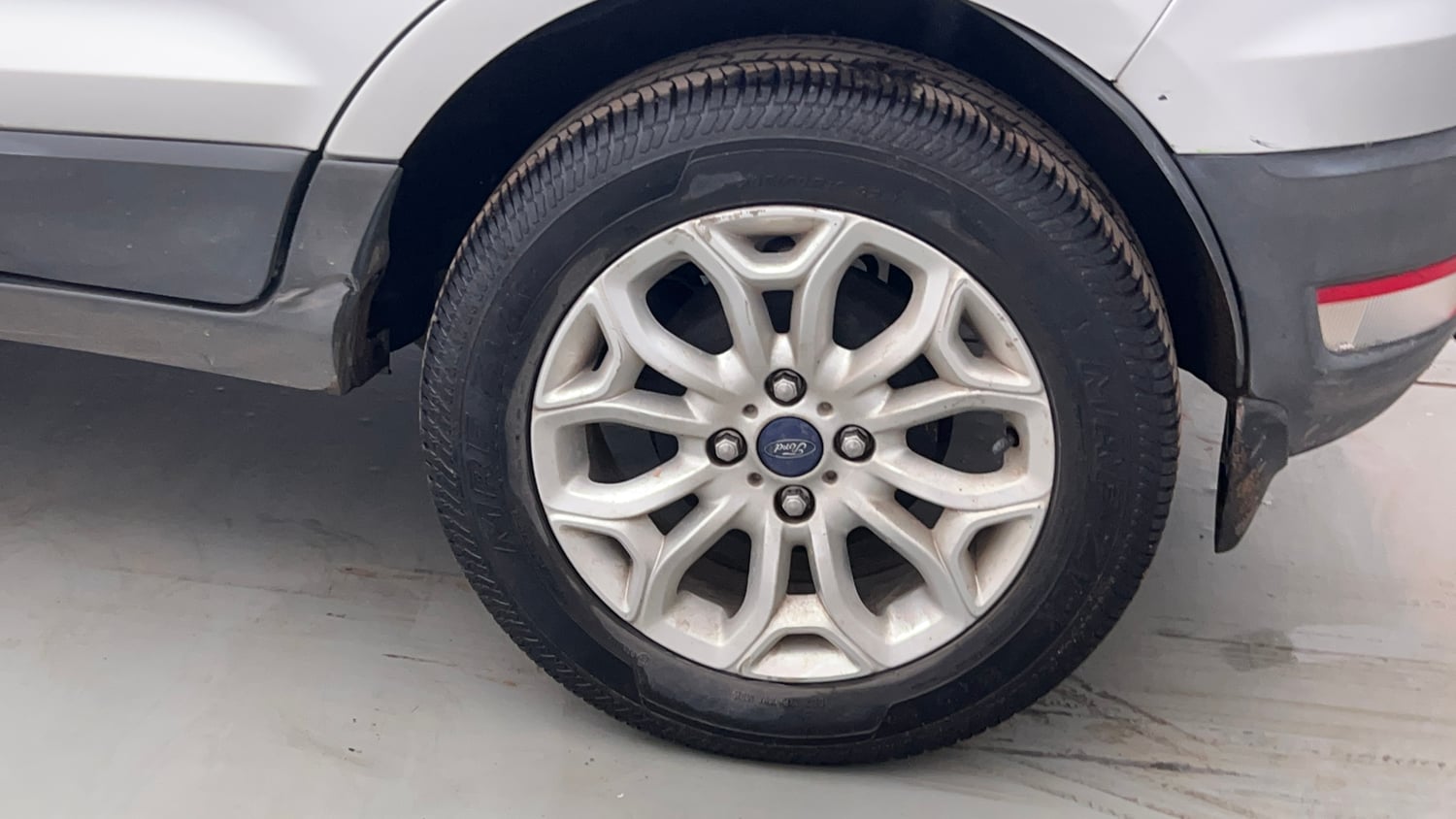 Used 2015 Ford EcoSport Titanium 1.5 Ti-VCT Petrol Manual tyres LEFT REAR TYRE RIM VIEW