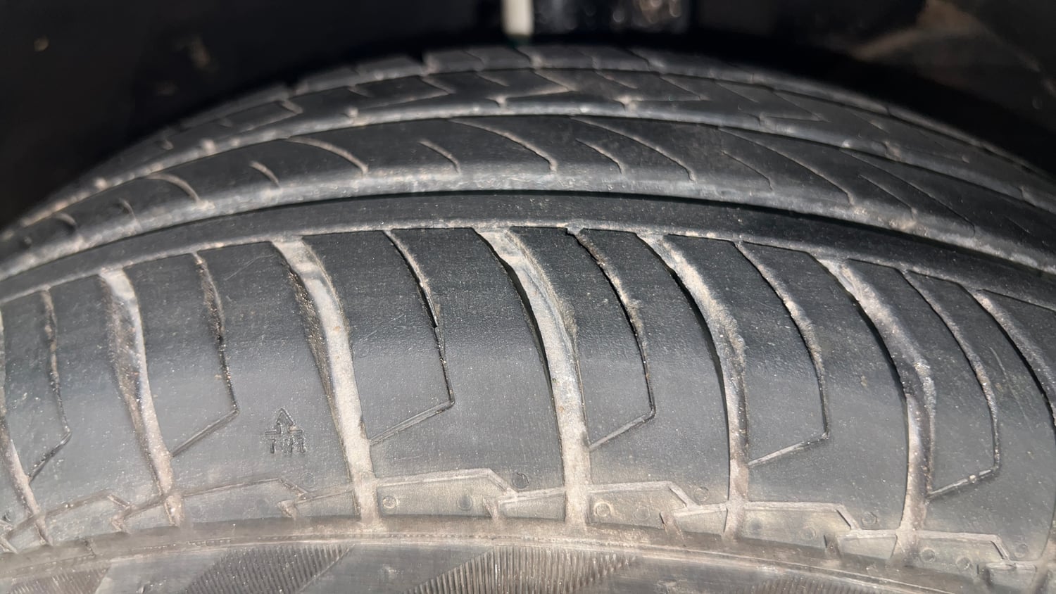 Used 2024 Maruti Suzuki Swift ZXi AMT Petrol Automatic tyres RIGHT FRONT TYRE TREAD VIEW